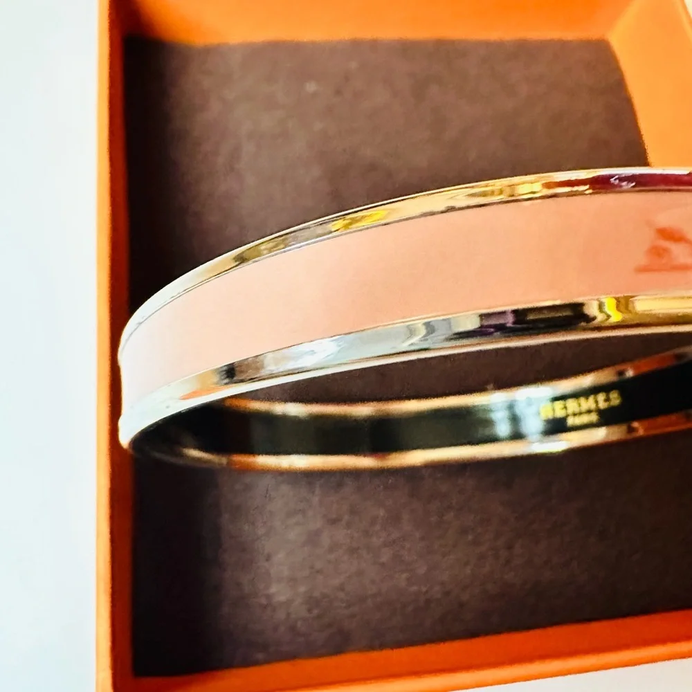#121 Authentic Hermes Enamel Narrow Pink Bangle. - Picture 4 of 7